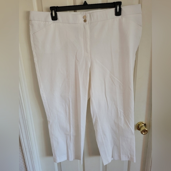 Chico's Women's White Stretchy Cropped Pants Size 20 - Picture 1 of 7